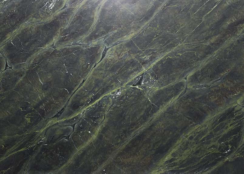 https://kh-product-catalog.s3.eu-central-1.amazonaws.com/countertops/samba-moss-slab.jpg