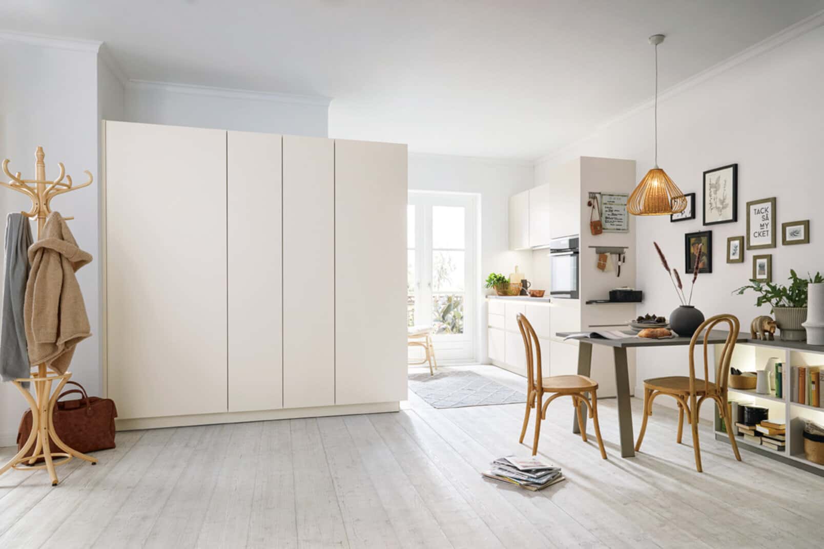 https://smartroom.s3-eu-west-1.amazonaws.com/outputfolder/preview-images/20220527_Labelling_JPG/DSR+Bilder+Upload/Schu%CC%88ller/NOV-Muschelweiss/Sch%C3%BCller-NOV-Raum-gesamt.jpg